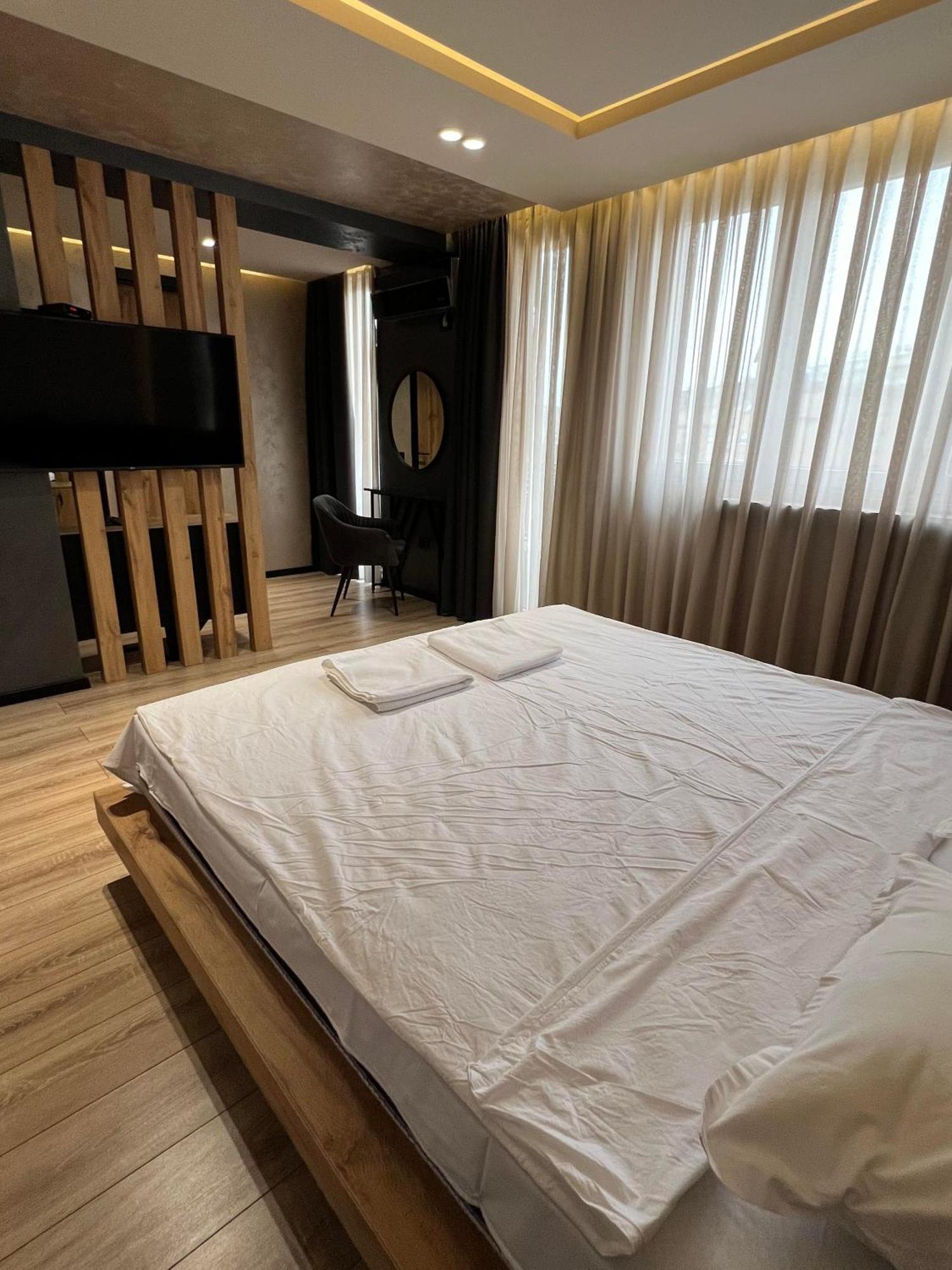 Zet Apartments - Bedroom & Bathroom Приштина Екстер'єр фото